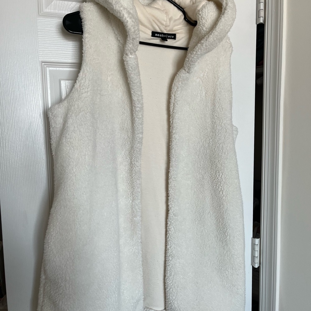 White Cozy Sherpa Vest with Hood with Pockets Size XL